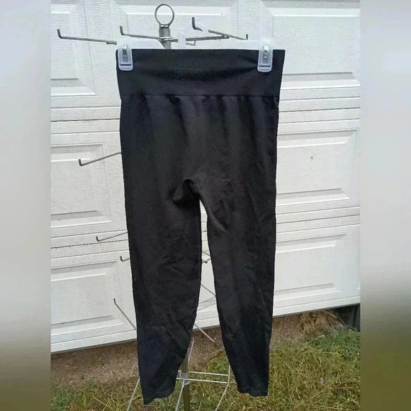 PINK Victoria's Secret Black Leggings Comfortable Stretchy Fit - Picture 1 of 4